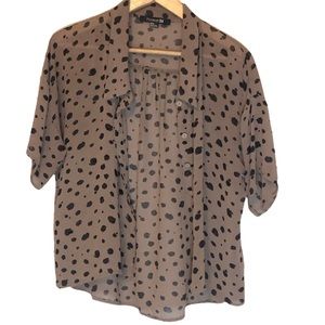 3/$25 ❤️ Leopard Print Button Up Blouse